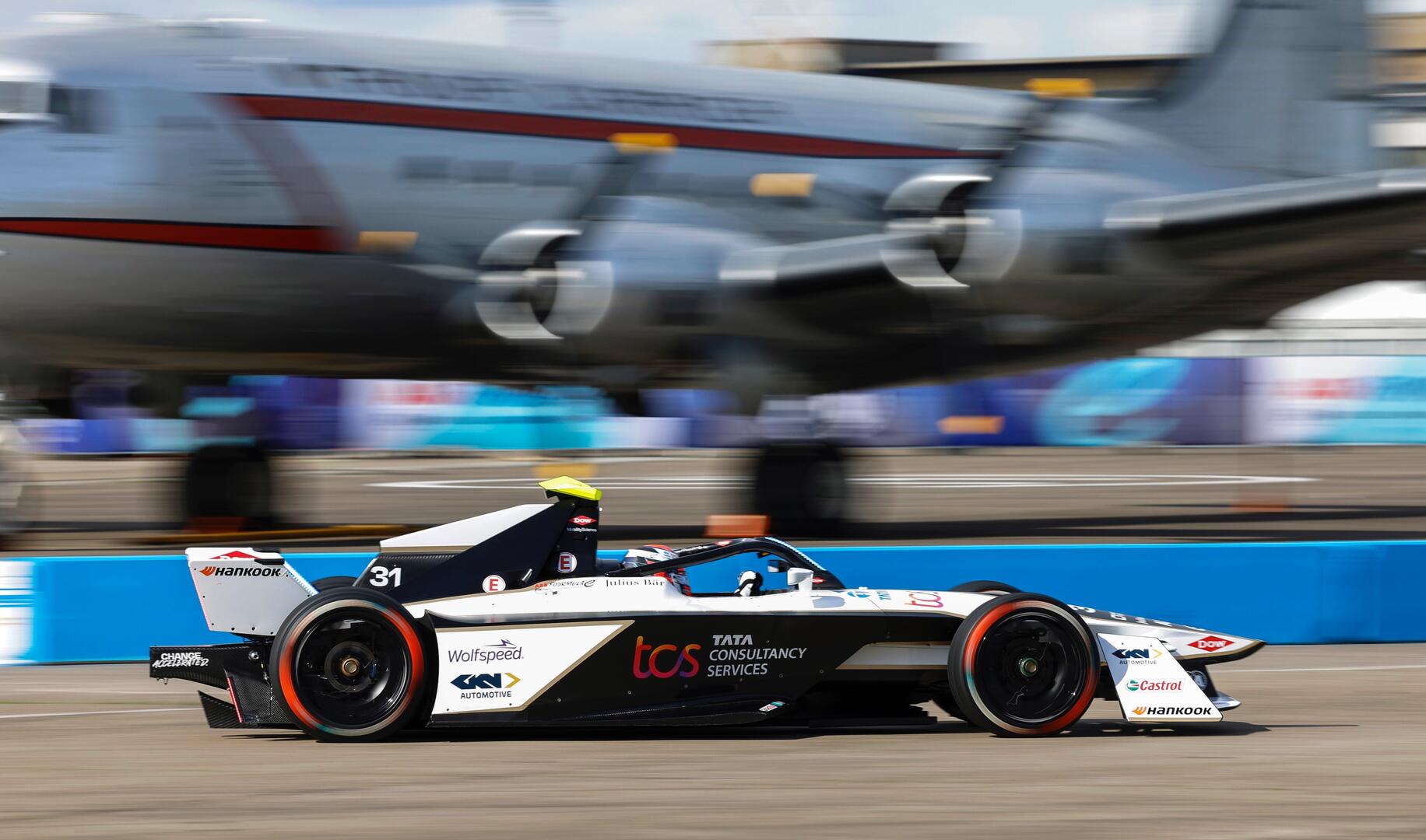 Formula E Rookie Lineup includes SA's Sheldon Vd Linde for Jaguar TCS Racing